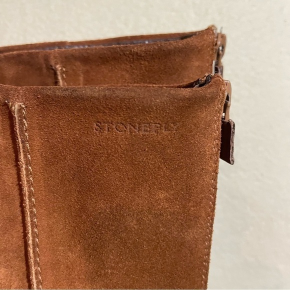 Elegant Tan Suede Winter Boots - Picture 3 of 11